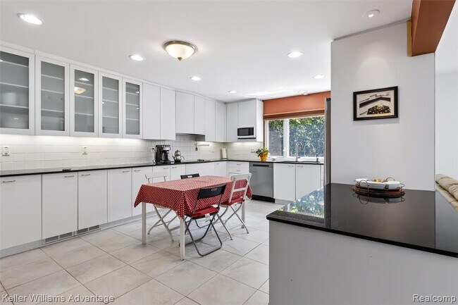 Foto del edificio - 6711 Woodside Trail