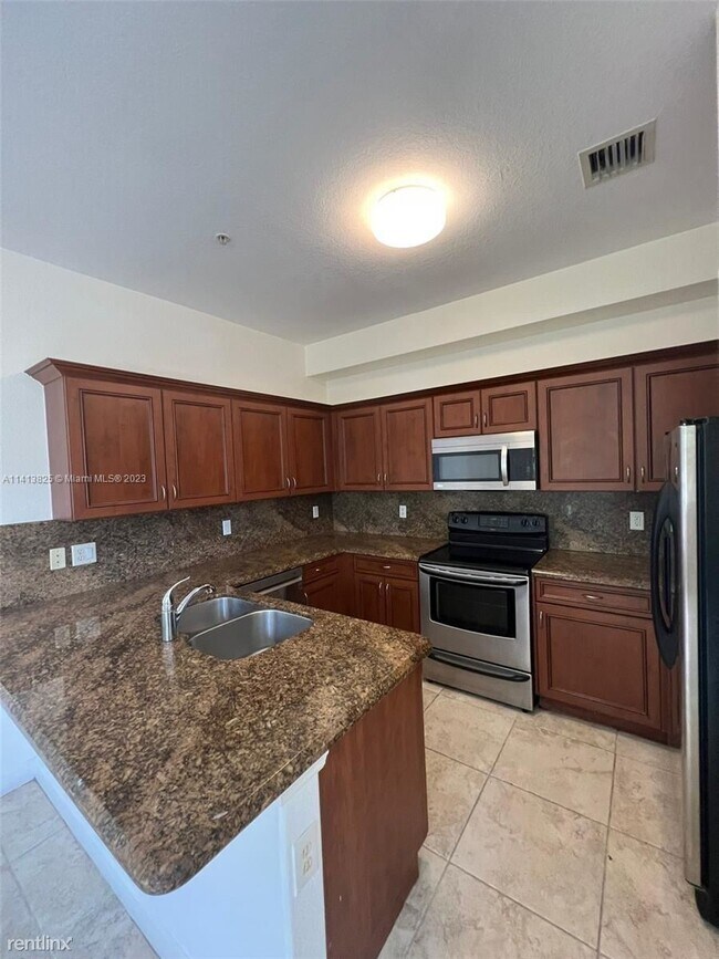 Foto del edificio - 2 br, 2.5 bath Condo - 10242 NW 7th St
