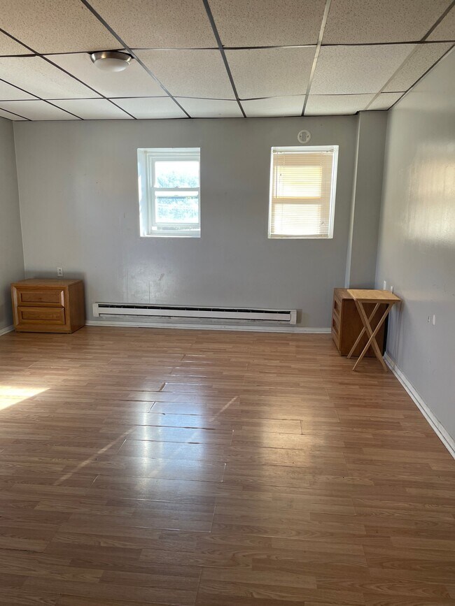 Building Photo - 131 Wood St