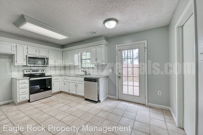 Building Photo - 3 br, 2 bath House - 6 Louise Lane