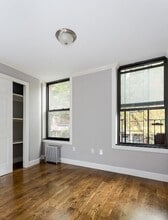 Building Photo - 396 E 10th St