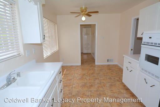 Building Photo - 3808 General Bradley St NE