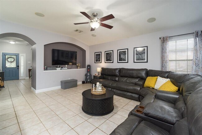 Foto del edificio - 538 Cedar Branch Dr