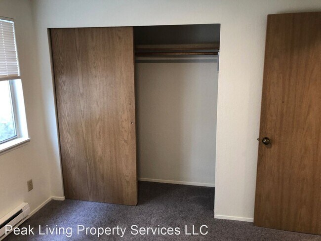 Foto del edificio - 10540-10544 Whitman Ave N