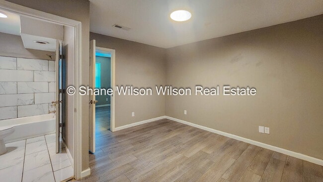 Building Photo - Cute little 1 BR / 1 BA apartment.  Move in special! 1/2 off the first month's rent!  Come View t...