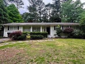 Building Photo - 2672 Warwick Cir NE