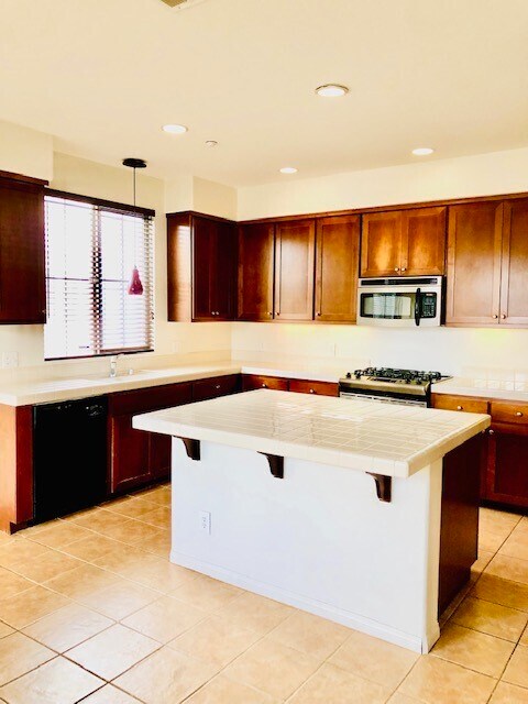 Foto del edificio - 344 W Foothill Blvd