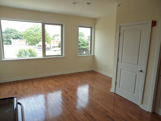 Building Photo - 332 N 41st St