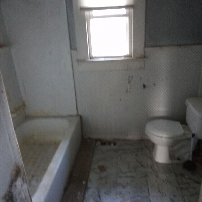 Building Photo - New Listing! Now Available! - $790 Month /...