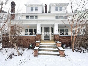 Building Photo - 3165 E Derbyshire Rd