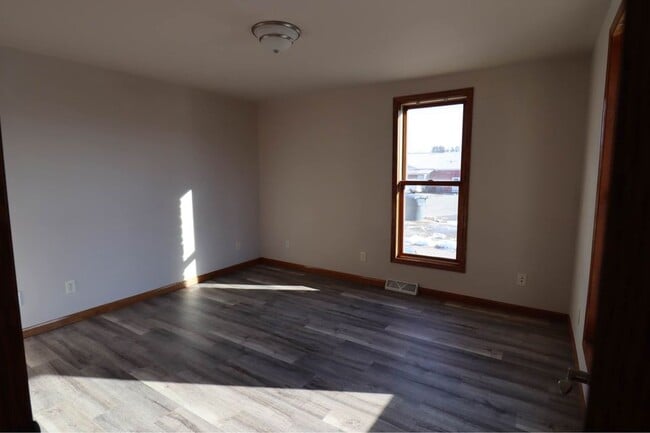 Building Photo - 634 E Oshkosh St