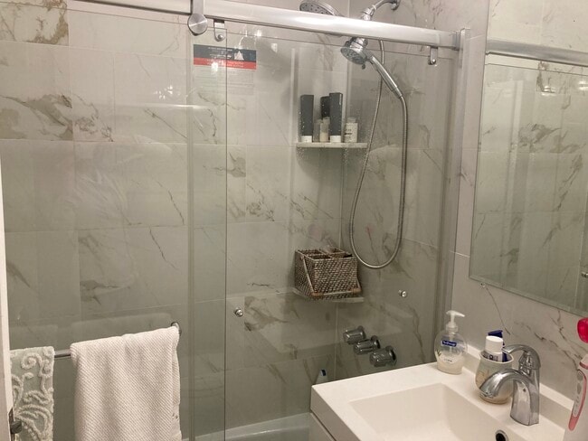 Building Photo - 142 Kenrick St