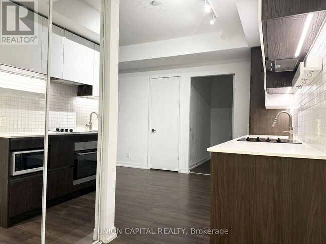 Photo du bâtiment - 5 Buttermill Ave.