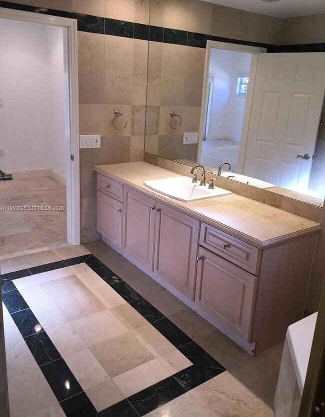 Foto del edificio - 3087 Shipping Ave