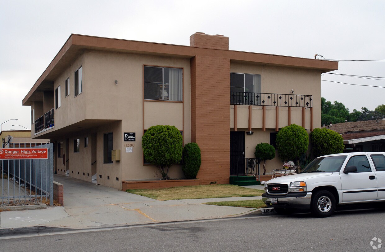 Primary Photo - 11300 Acacia Ave