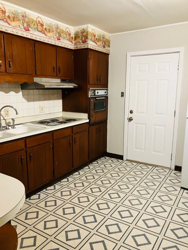 Building Photo - 2633 Knox Ave