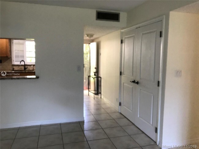 Building Photo - 2810 Riverside Dr