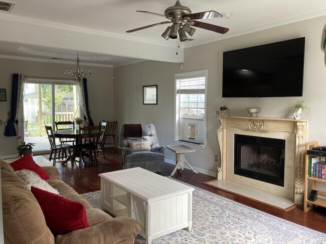 Foto del edificio - 5340 Pandoria Ave