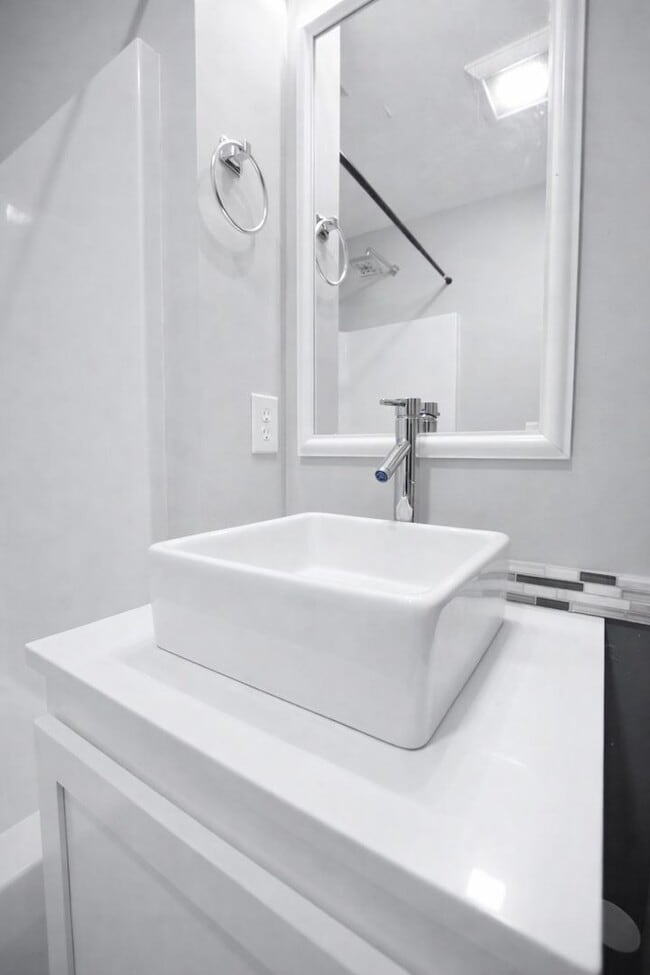 Building Photo - 605 S Aurora St