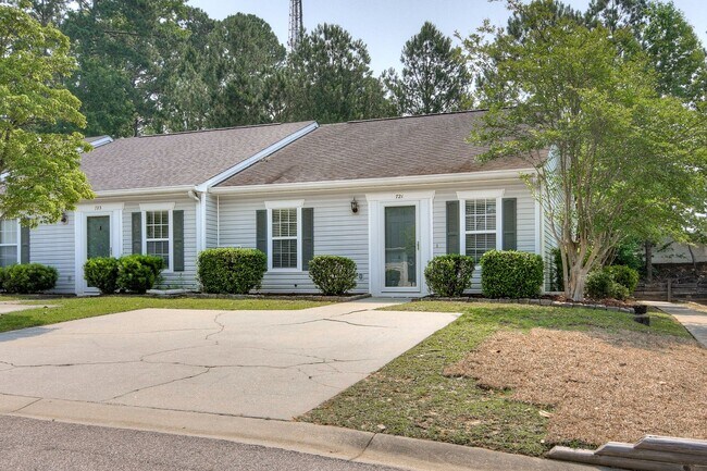 Foto del edificio - End Unit Townhome Evans