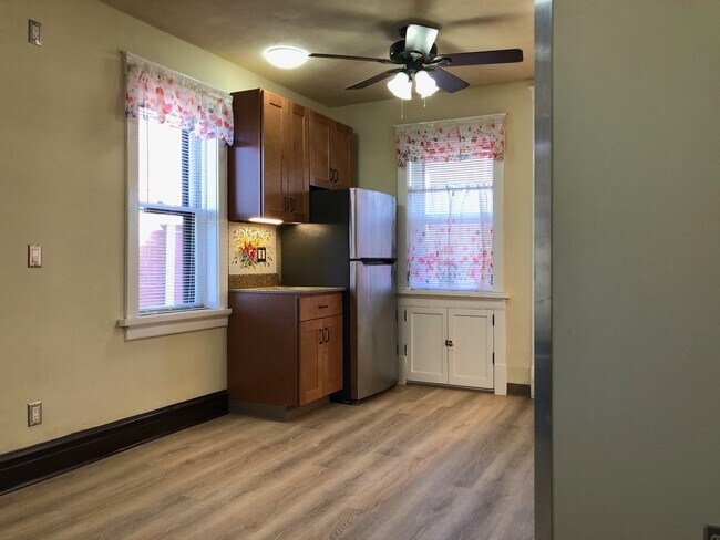 Electrodomésticos nuevos - 1308A Tower Grove Ave