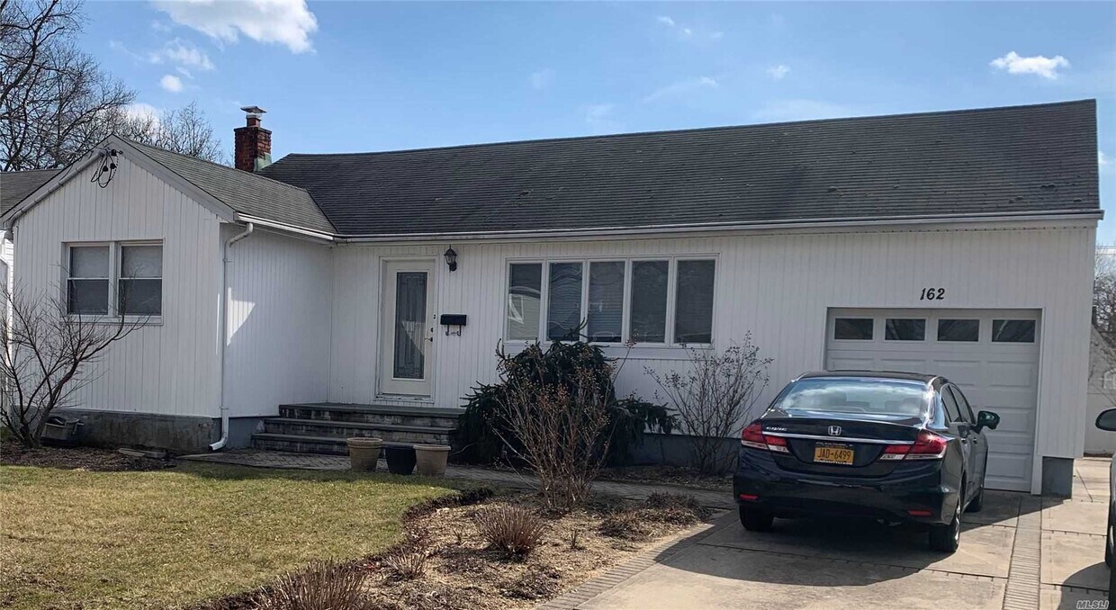 162 McKinley St, Massapequa Park, NY 11762 House Rental in Massapequa