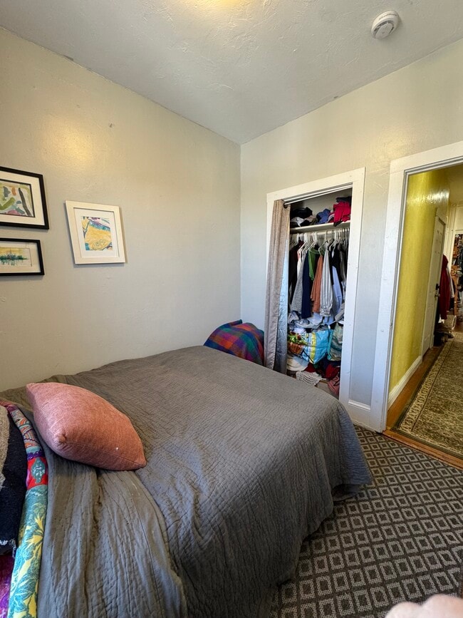 Foto del edificio - 108 Hyde Park Ave