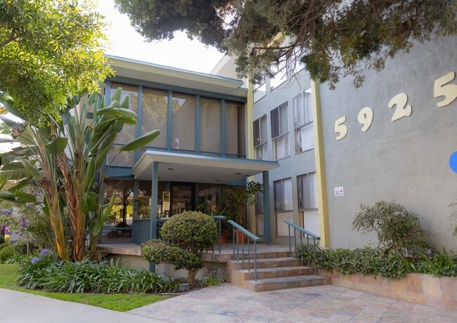 Building Photo - Fox Hills Apartments