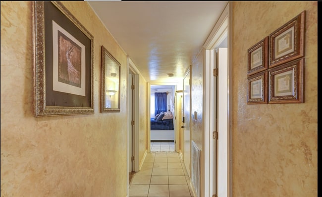 Photo - 518 Westshire Dr House