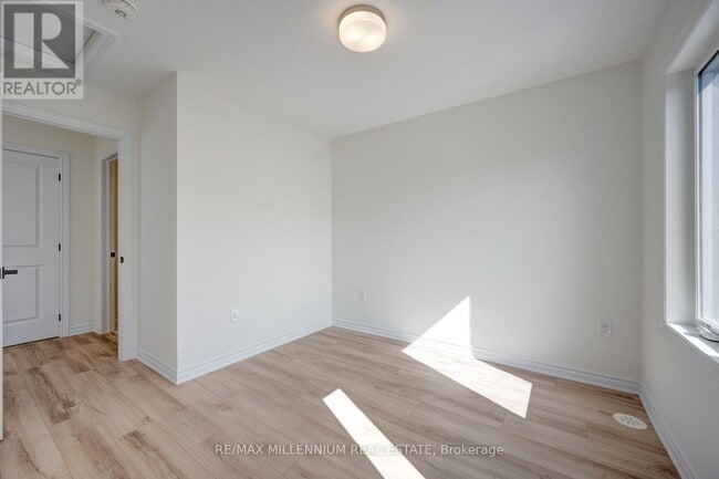 Building Photo - 36 Thornbird cres