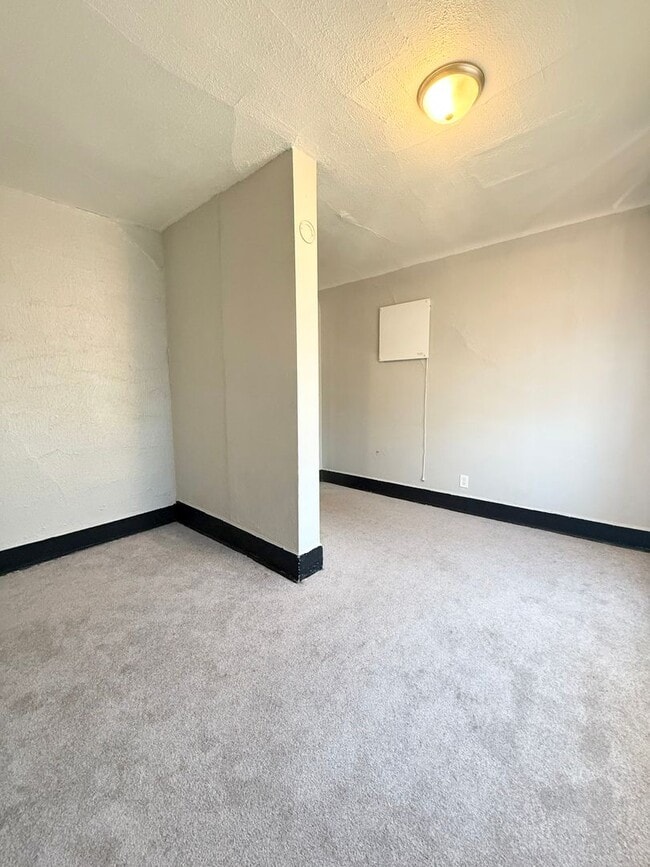 Building Photo - 1336 S 30th Ave