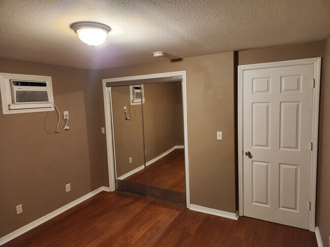 Foto del edificio - 1215 Skyview Blvd