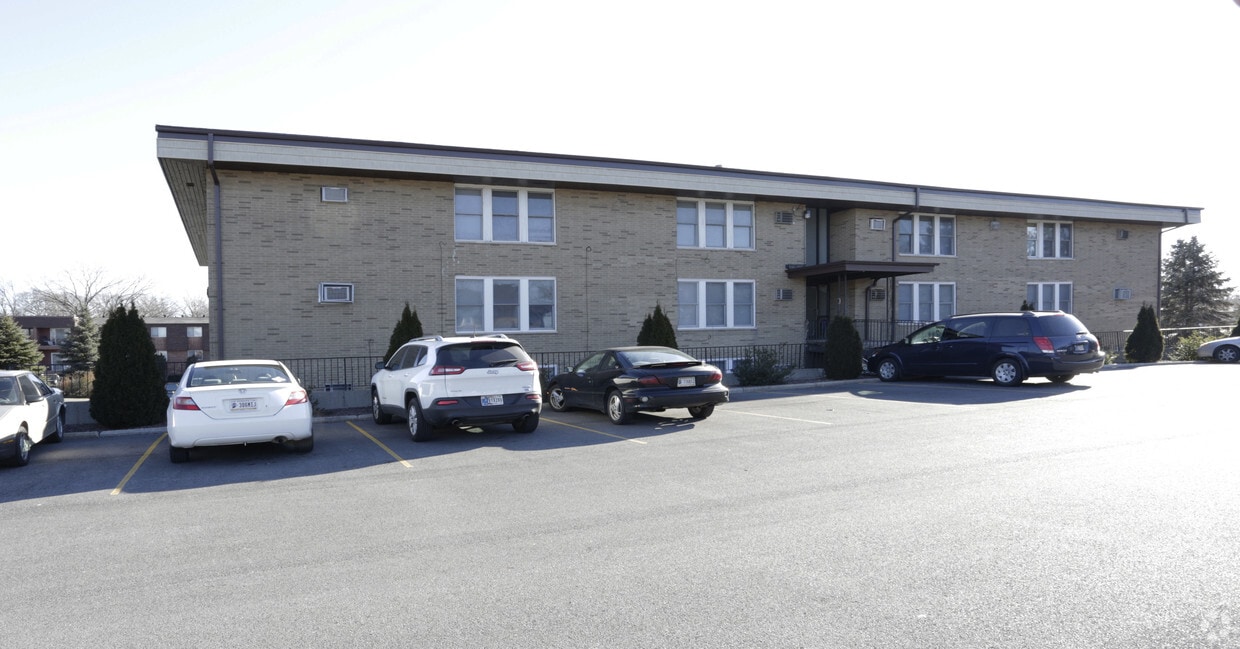645 Moraine Ter, Schererville, IN 46375 Apartments in Schererville