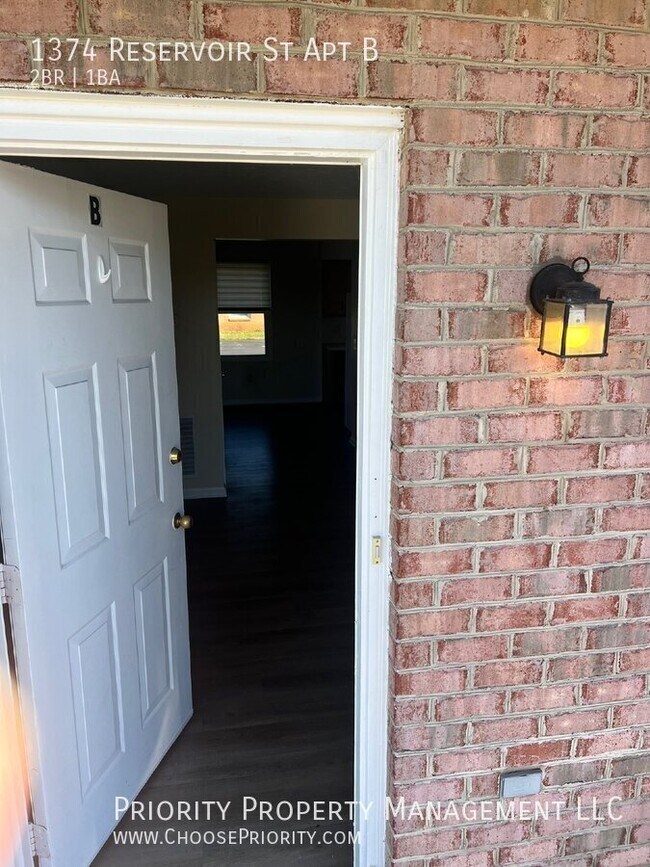 Foto del edificio - Charming 2-Bed apartment on Reservoir St i...