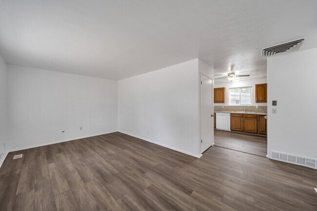 Foto del edificio - 4144 Bannock Dr
