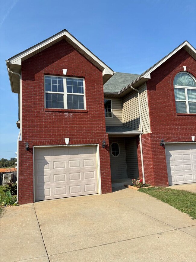 Building Photo - 137 Twin Lakes Dr