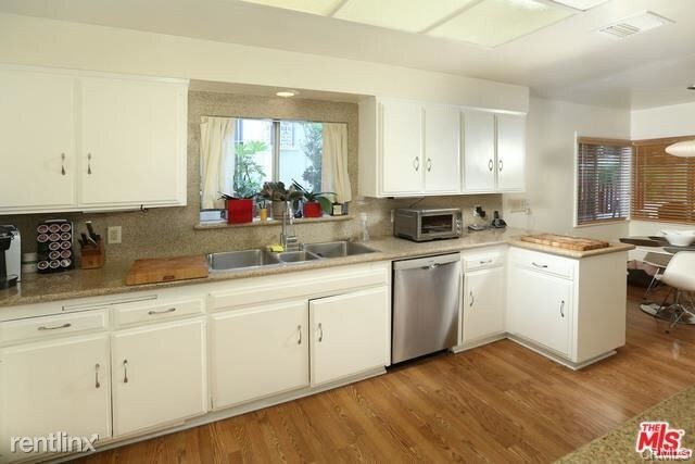 Foto del edificio - 7861 Oceanus Dr