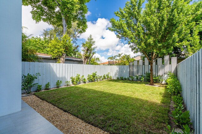 Foto del edificio - 3663 SW 15th St