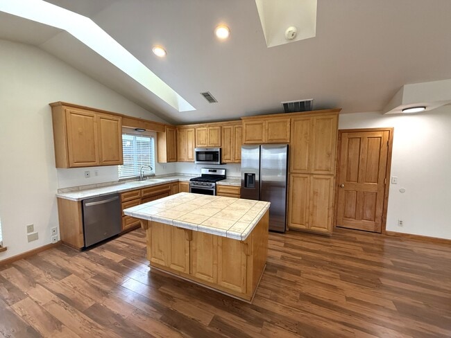 Building Photo - 18 Turnbridge Welles