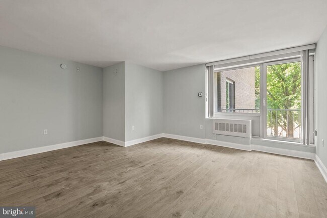 Building Photo - 800 4th St NW