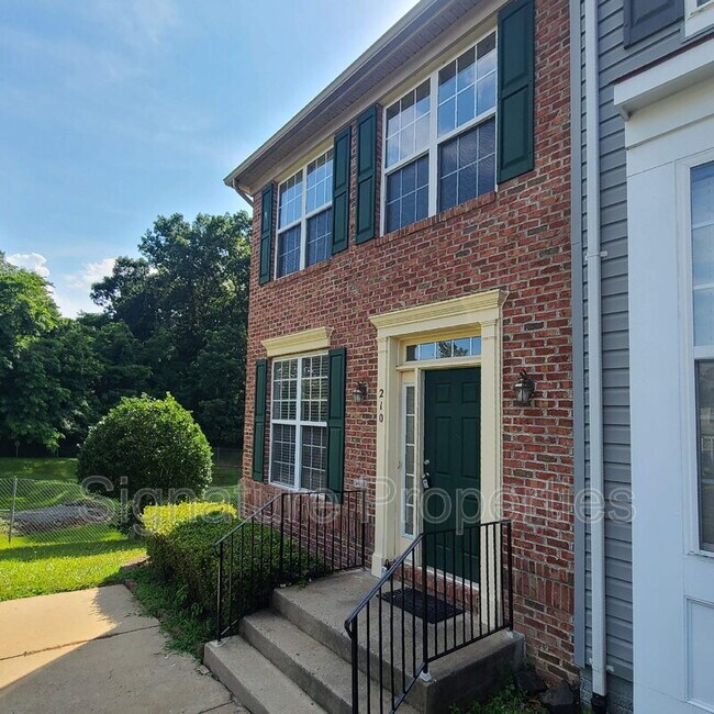 Foto del edificio - 210 Hillside Ct