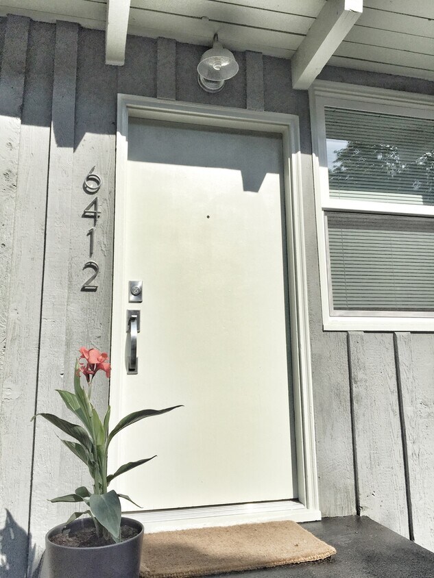 Primary Photo - 6412 58th Ave NE