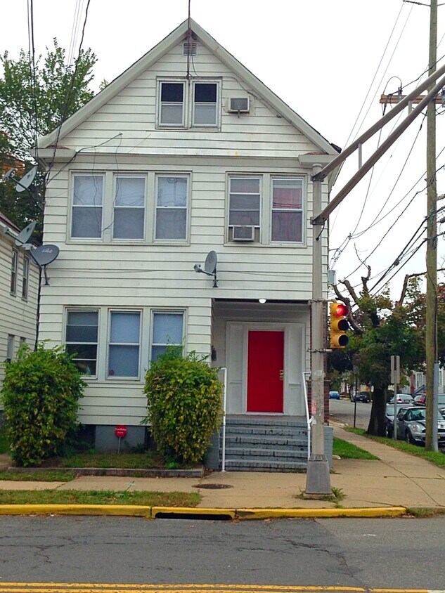 Primary Photo - 245 Hamilton St