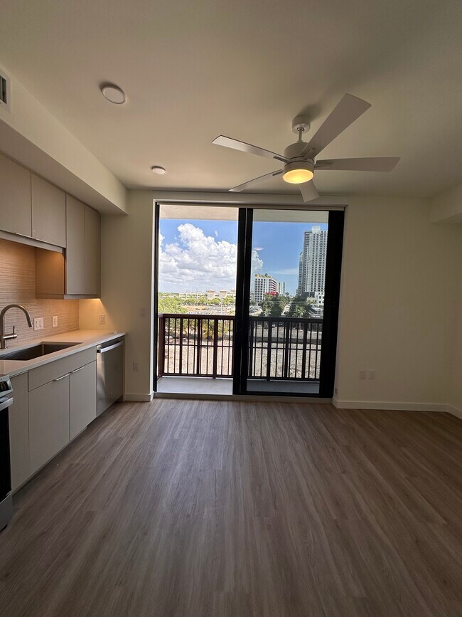 Foto del edificio - 235 NE 27th St