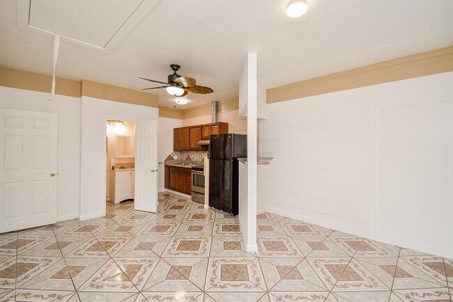 Building Photo - 5431 Tiffany Dr