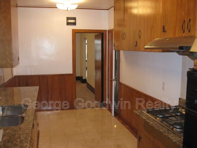 Building Photo - 1436 Funston Ave