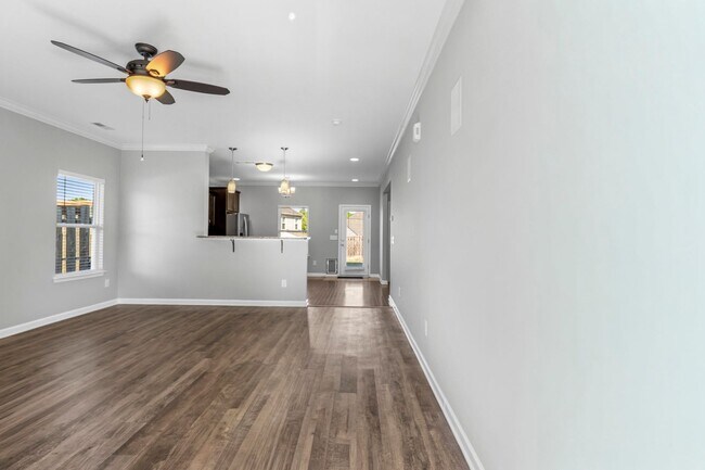 Building Photo - Newer Home, Granite Counter-Tops, Wood Laminate Flooring, SS Appliances, Garage, Fenced, Must See!