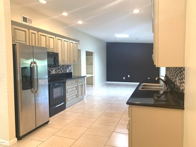 Building Photo - 3702 E Shaw Butte Dr