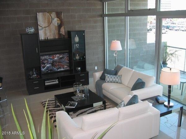 Foto del edificio - 354 S Farmer Ave