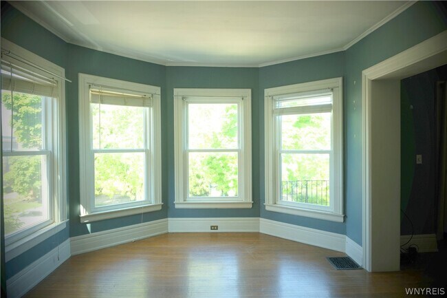Foto del edificio - 489 Norwood Ave